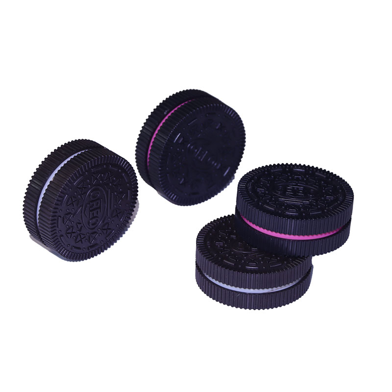 2.3 Inches 2 Parts Magnetic Tines Teeth Oreo Biscuit Shaped Plastic Herb Grinders