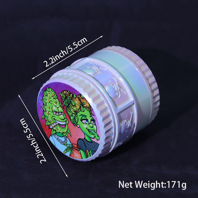 Iridesent Color 4 Parts 2.2 Inches Solid Top Cover Stoner Theme Cylindrical Shaped Diamond Teeth Side Embossed Skull Design Manual Zinc CNC Herb Shredder