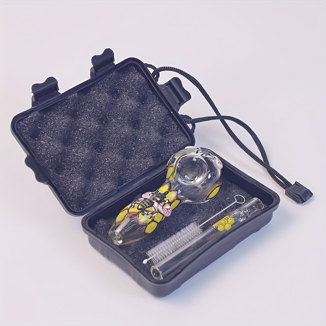 4 Inches Painted Honey Bee white Jade Borosilicate Glass Smoking Pipes With Outdoor Shock Proof And Drop Proof Portable Plastic Box Length 