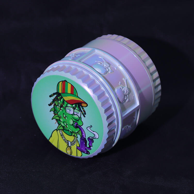 Iridesent Color 4 Parts 2.2 Inches Solid Top Cover Stoner Theme Cylindrical Shaped Diamond Teeth Side Embossed Skull Design Manual Zinc CNC Herb Shredder