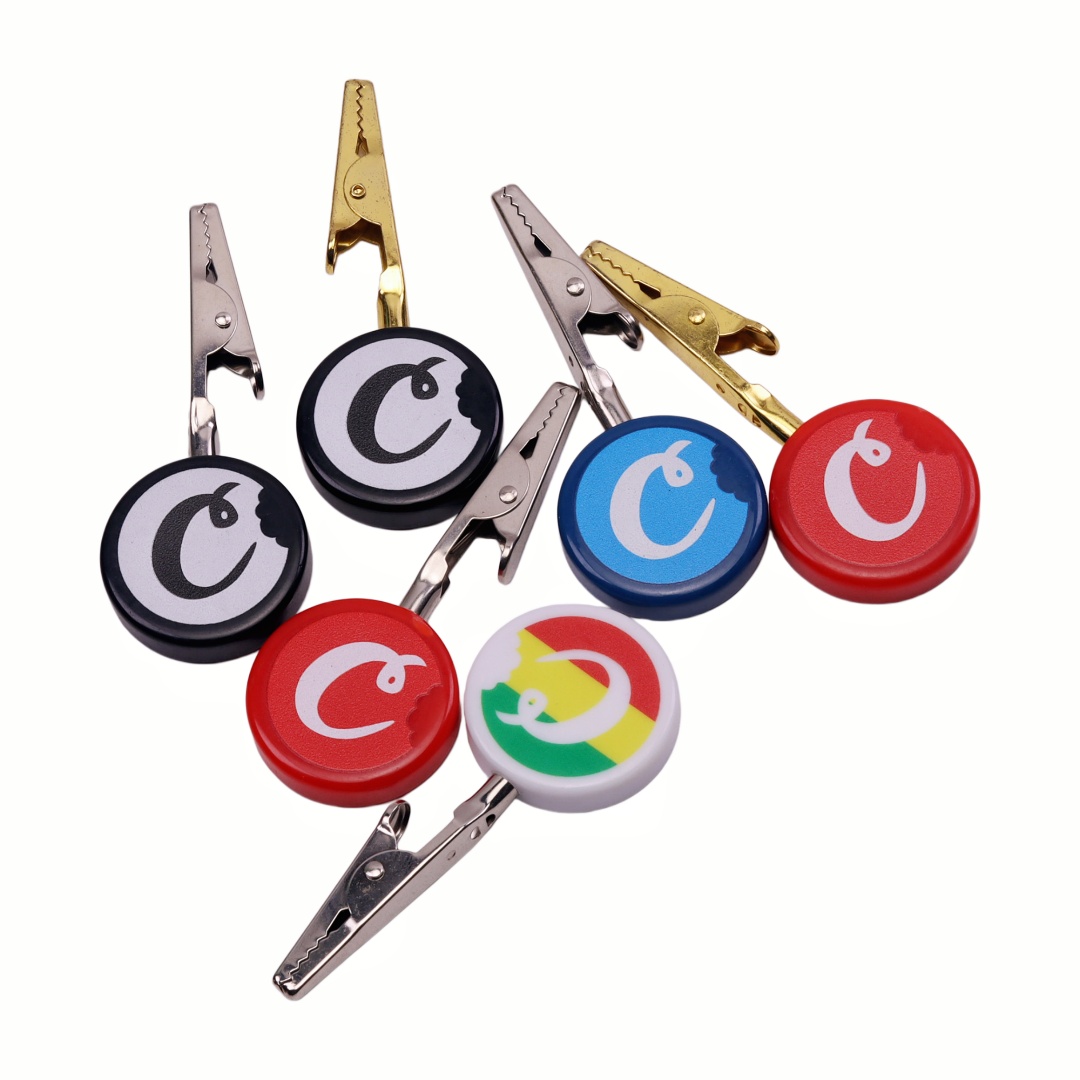 4 Pack Roach Clip with Round Badge Holder Smoking Joint Holder Alligator Clip Custom Logo Roach Clip for Smoking Roach Clip with Cookies Printed Badge Joint Holder Clip